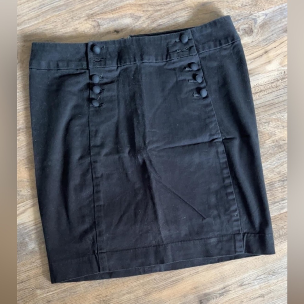 GAP Skirt - missing button
